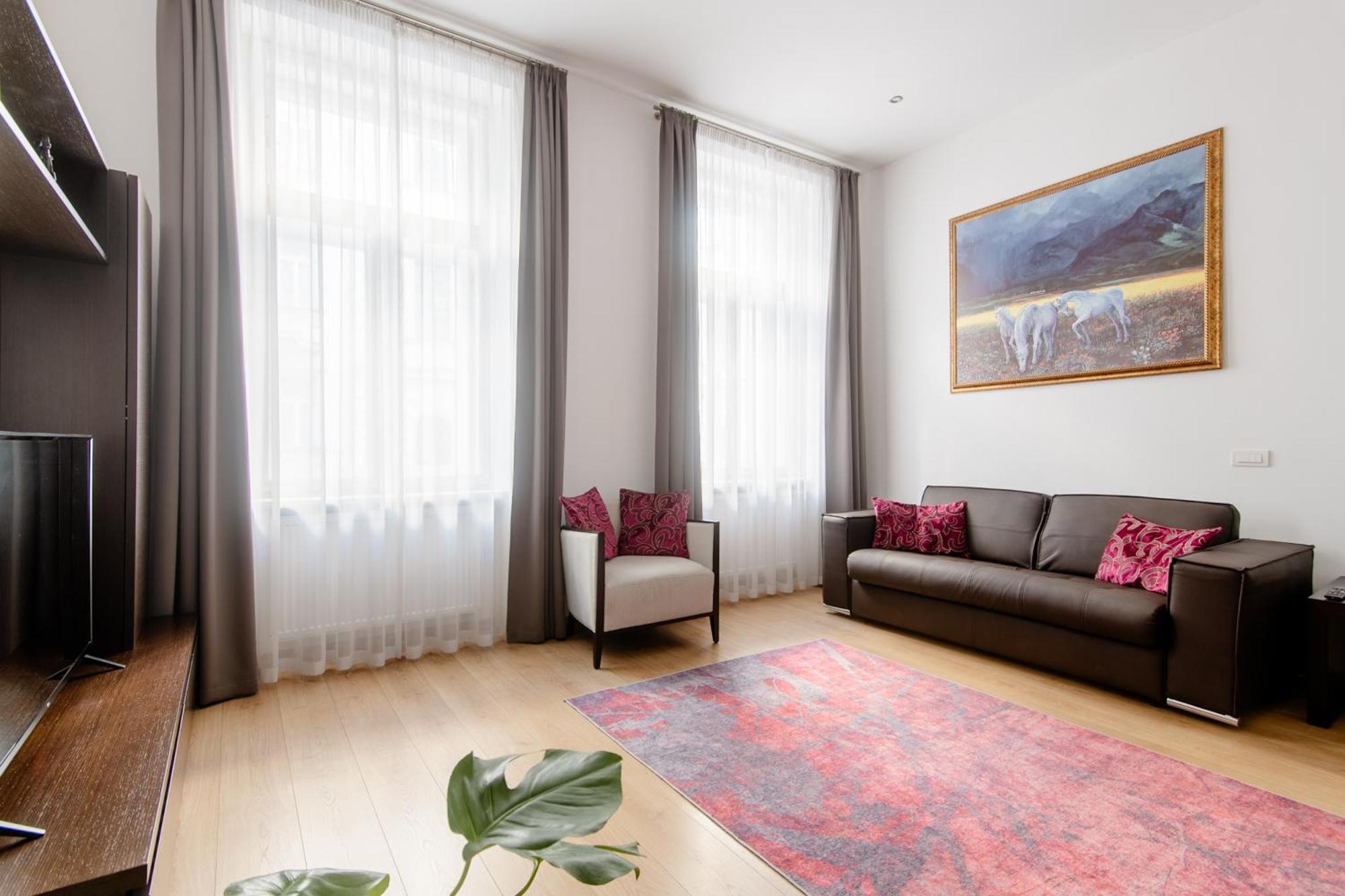Riverside Palace Apartments — Photos 2